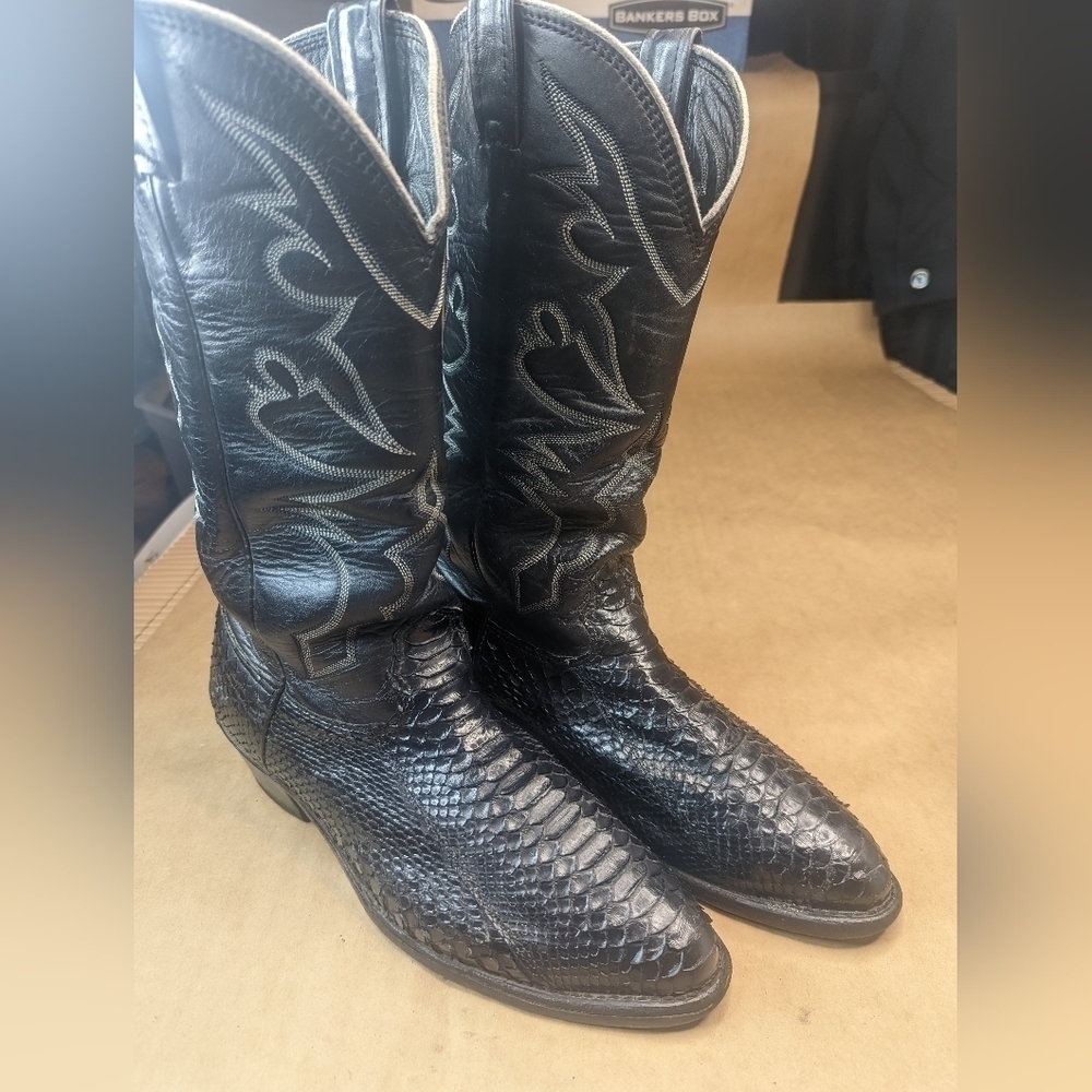 Larry Mahan boots men's size 9E Exotic Genuine Black Python Snake leather classi